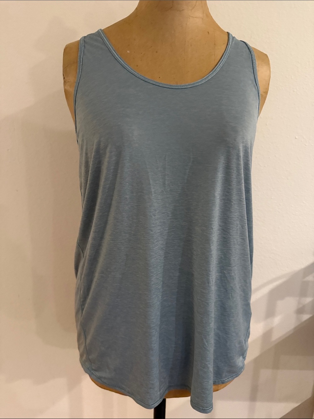 Lululemon sz 8 Essential Tank Pleated Light Blue Cast Scoop Neck Tank Top